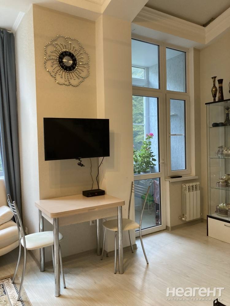 Продается 1-комнатная квартира, 56 м²