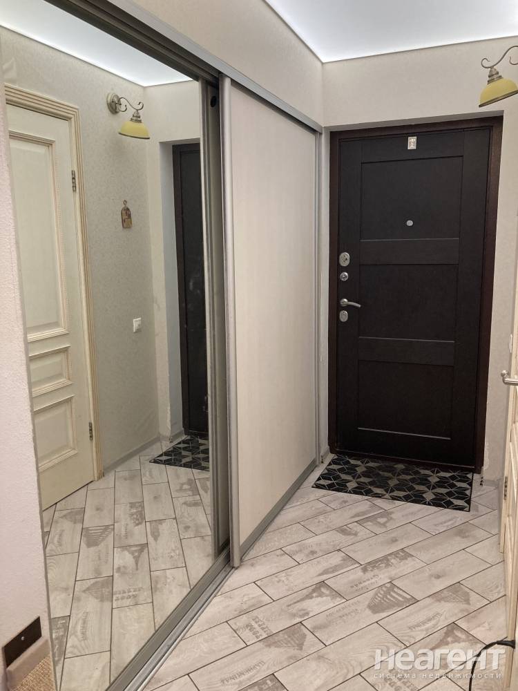 Продается 1-комнатная квартира, 56 м²