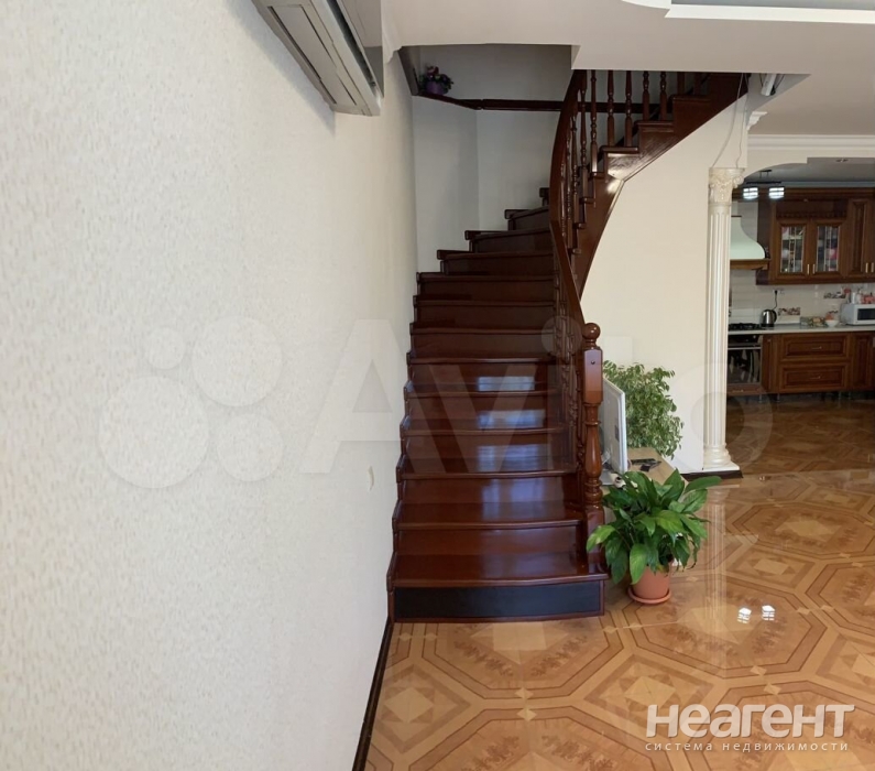 Продается Многокомнатная квартира, 150 м²