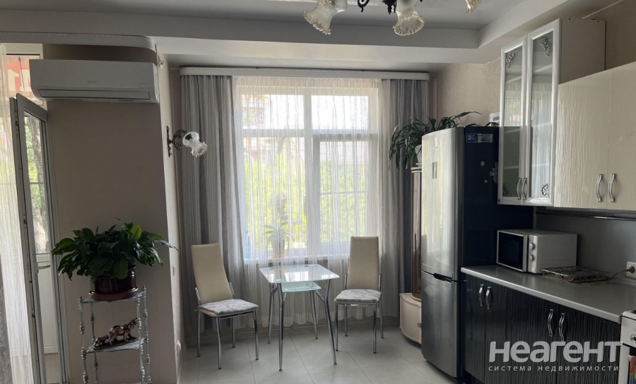 Сдается 1-комнатная квартира, 42 м²