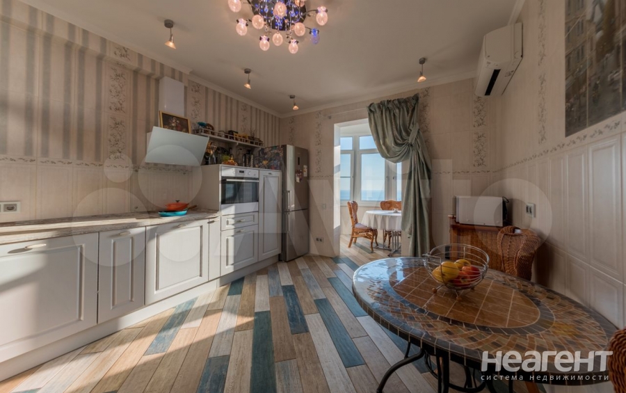 Продается 3-х комнатная квартира, 125 м²