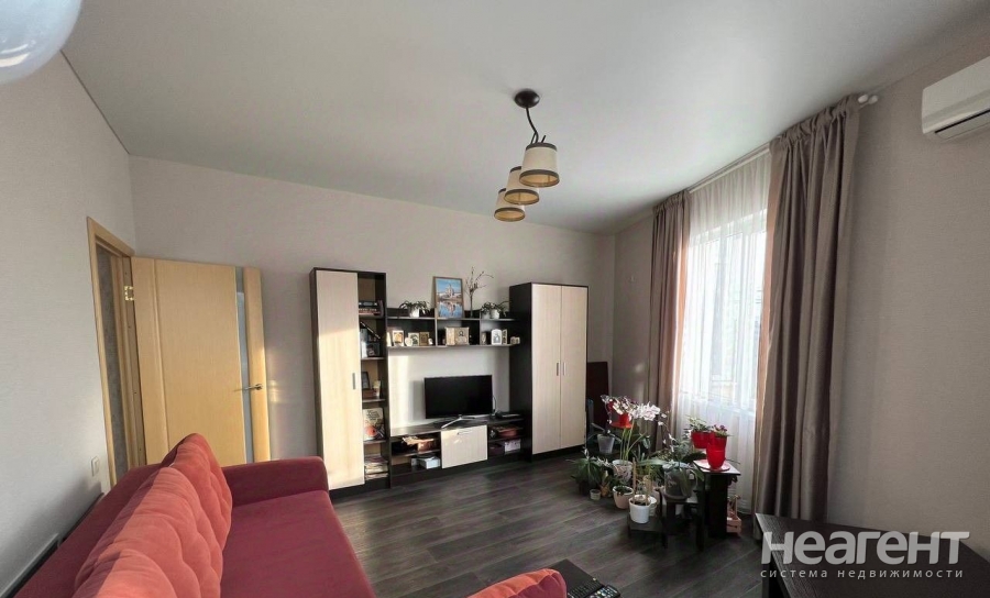 Продается 1-комнатная квартира, 45 м²