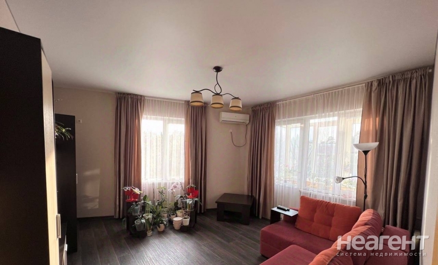 Продается 1-комнатная квартира, 45 м²