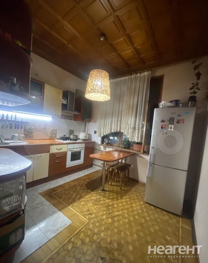 Продается Многокомнатная квартира, 100 м²