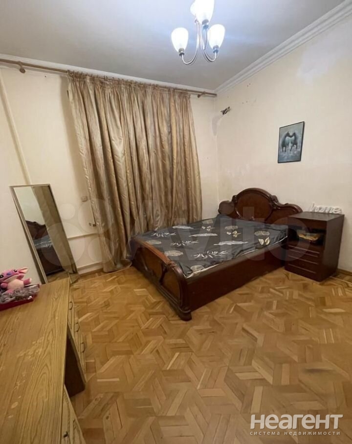 Продается Многокомнатная квартира, 100 м²