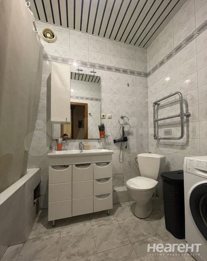 Продается Многокомнатная квартира, 100 м²