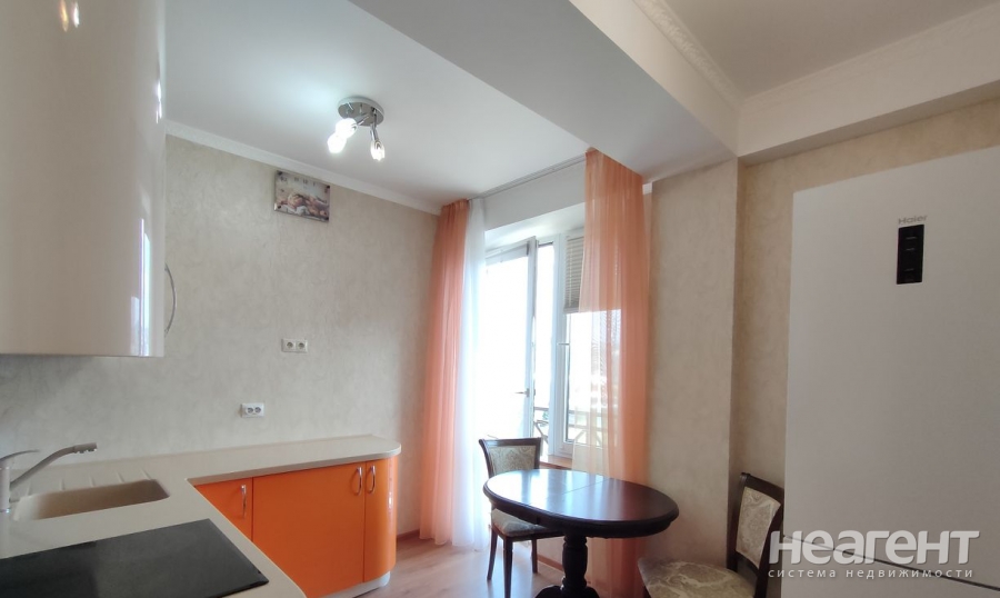 Продается 1-комнатная квартира, 41 м²