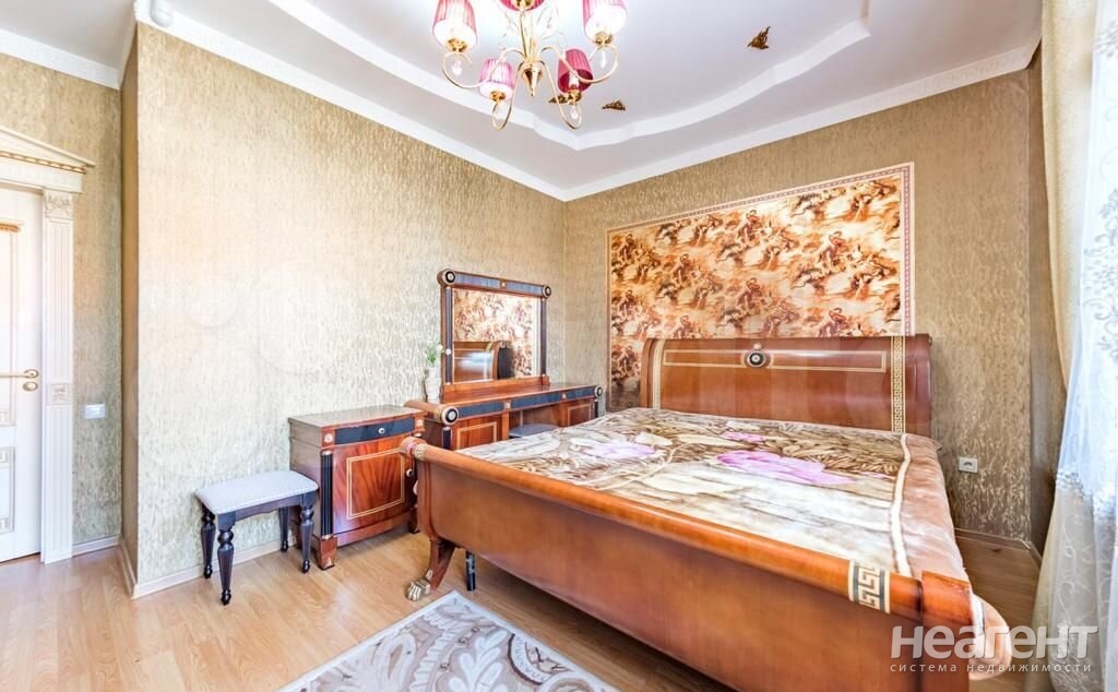 Продается Многокомнатная квартира, 185,4 м²