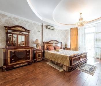 Продается Многокомнатная квартира, 185,4 м²