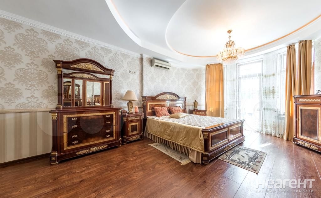 Продается Многокомнатная квартира, 185,4 м²