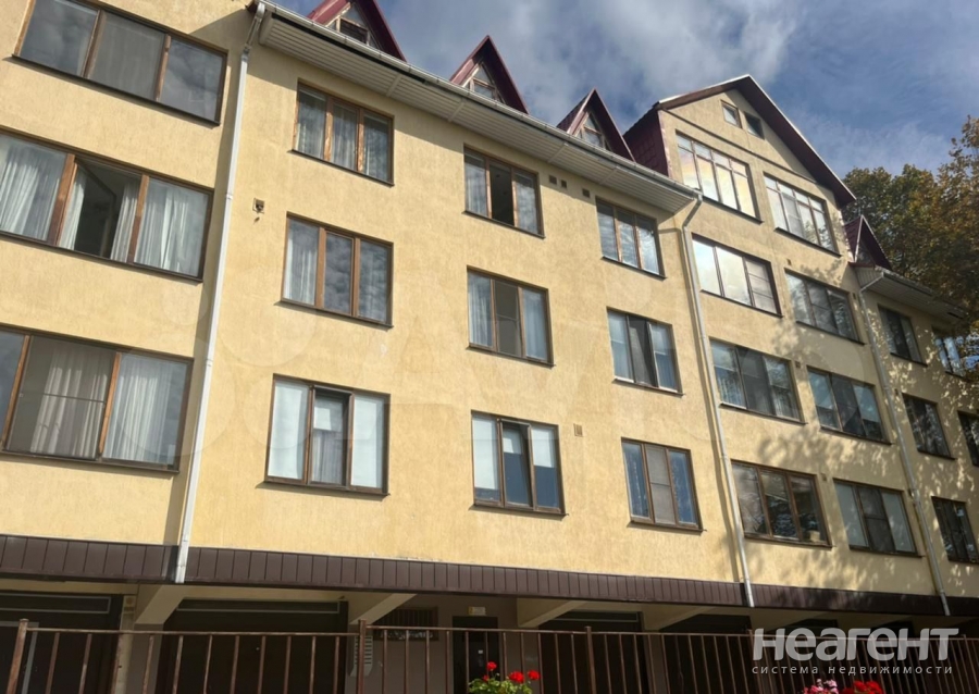 Продается Многокомнатная квартира, 215,9 м²