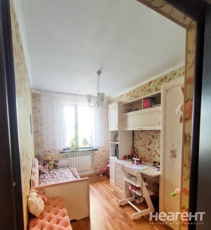 Продается Многокомнатная квартира, 140 м²