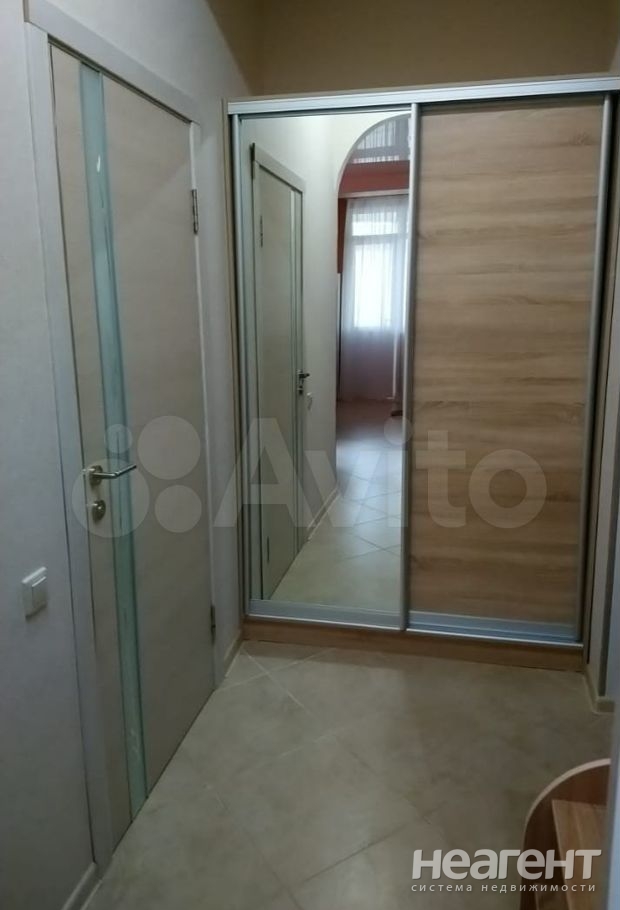 Продается 1-комнатная квартира, 48 м²