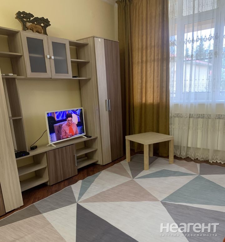 Сдается Многокомнатная квартира, 220 м²