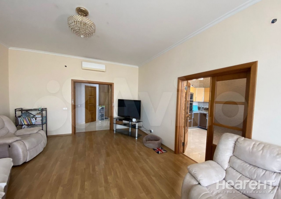 Продается 3-х комнатная квартира, 140 м²