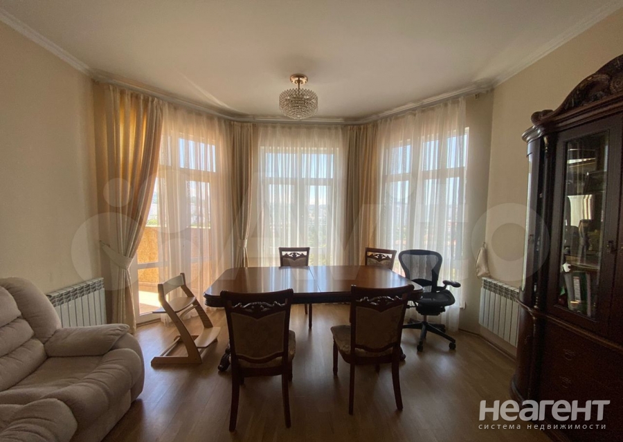 Продается 3-х комнатная квартира, 140 м²