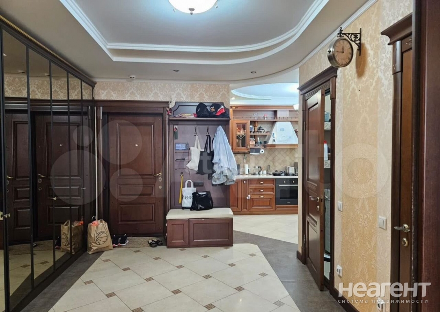 Продается 2-х комнатная квартира, 98 м²