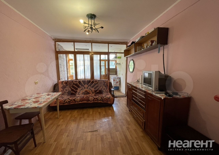 Продается 1-комнатная квартира, 18 м²