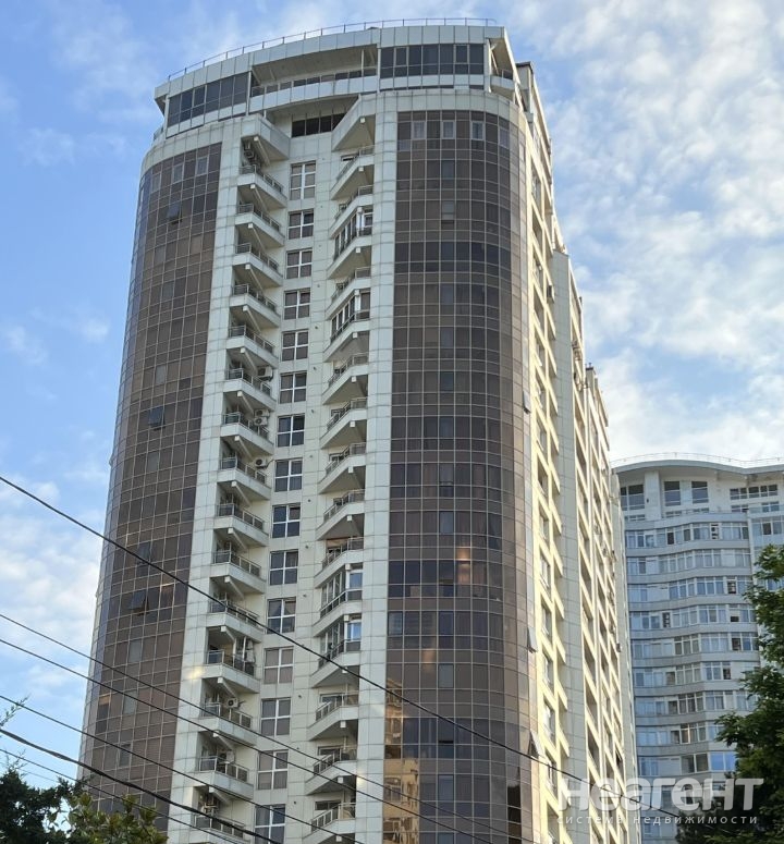 Продается Многокомнатная квартира, 120 м²