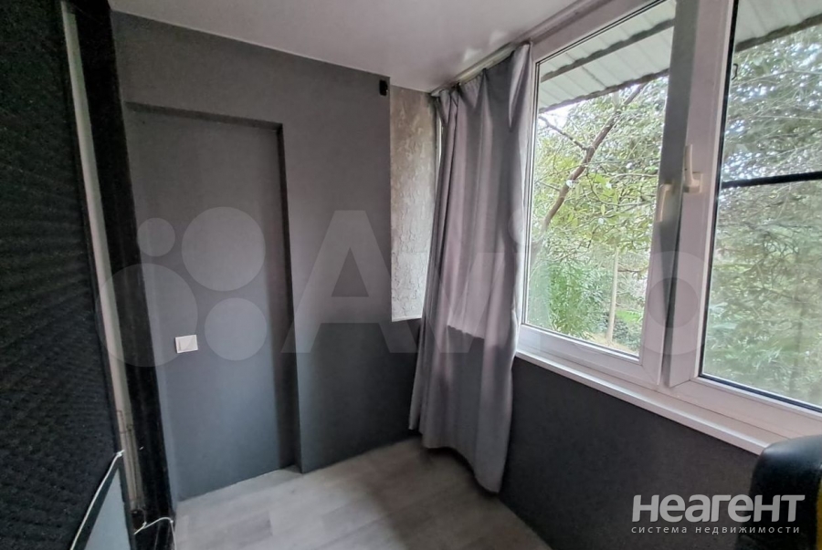 Продается 1-комнатная квартира, 32 м²