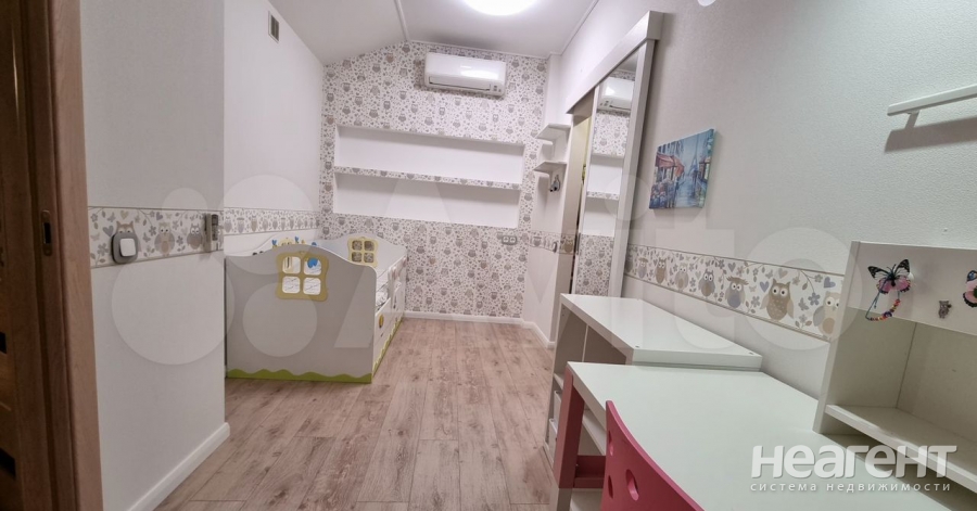 Продается 1-комнатная квартира, 90 м²