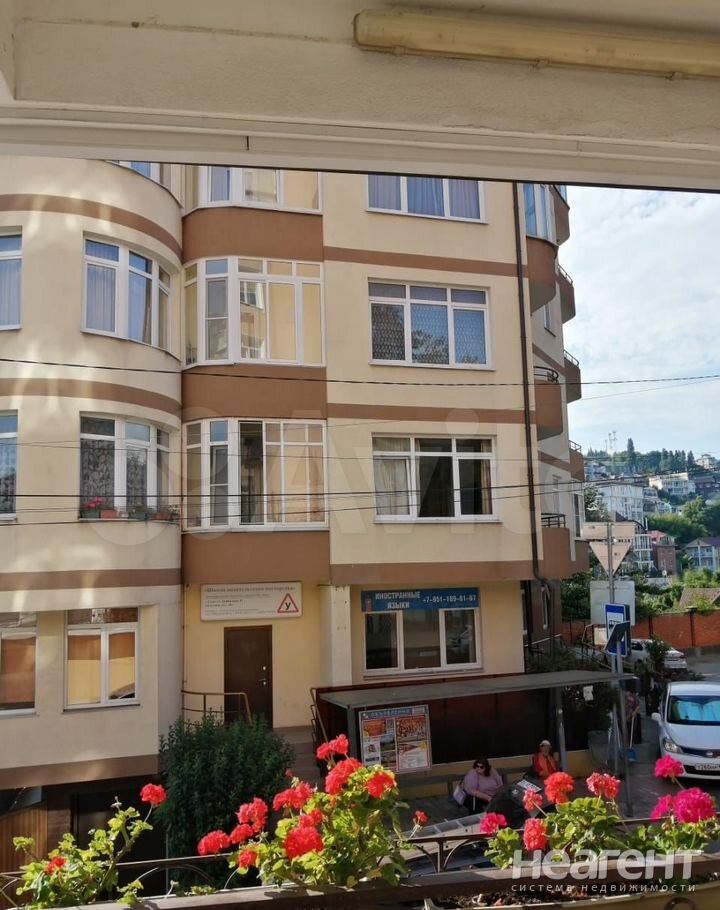 Продается 1-комнатная квартира, 46 м²