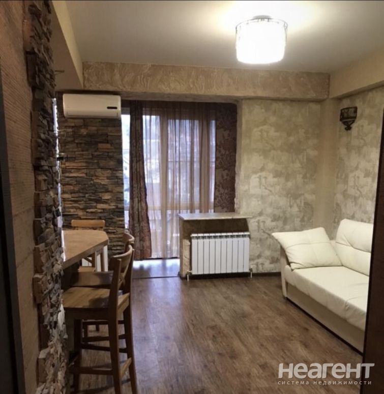 Продается 1-комнатная квартира, 38 м²