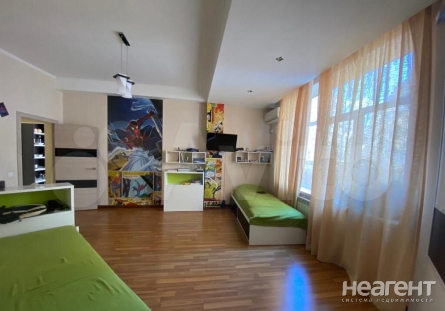 Продается Многокомнатная квартира, 148 м²