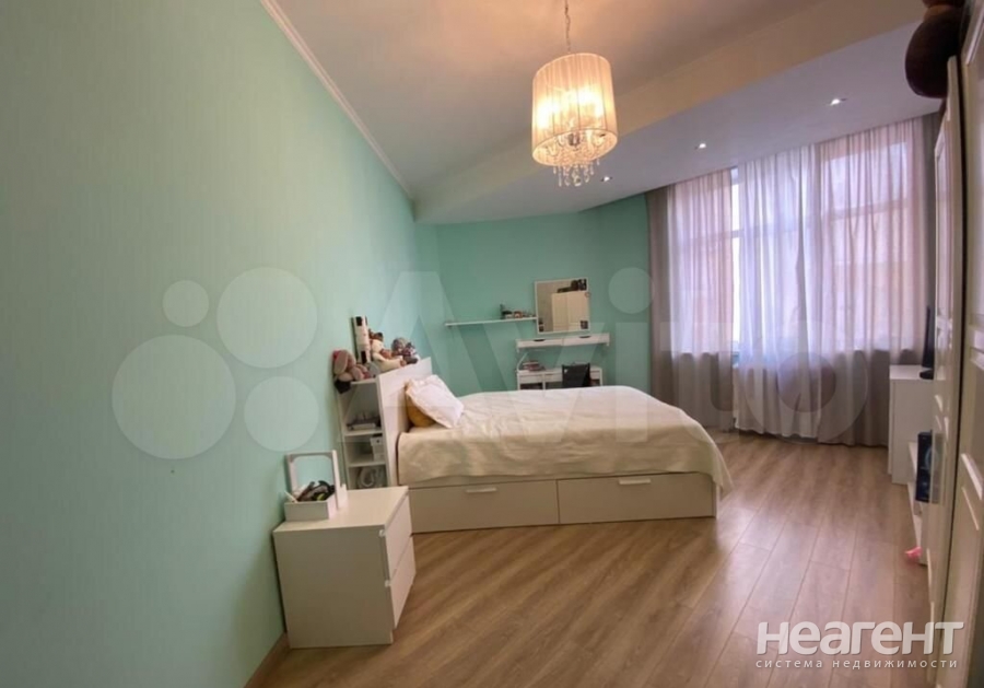 Продается Многокомнатная квартира, 148 м²