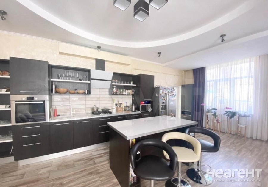 Продается Многокомнатная квартира, 148 м²