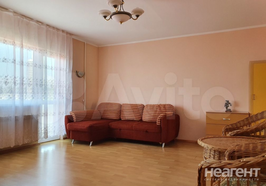 Сдается 2-х комнатная квартира, 98 м²