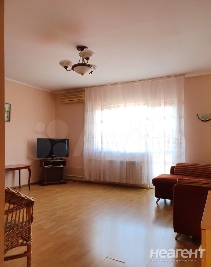 Сдается 2-х комнатная квартира, 98 м²