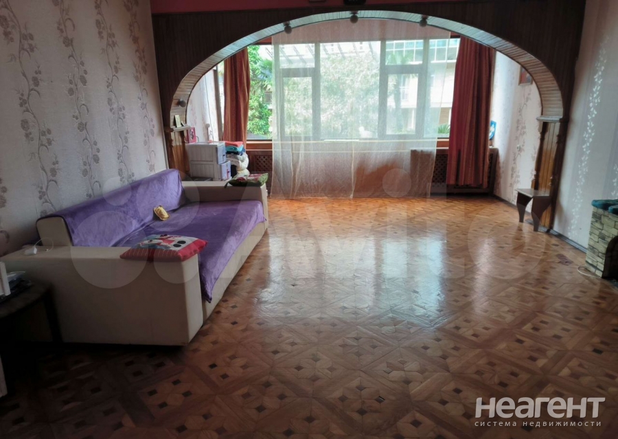 Продается Многокомнатная квартира, 230 м²