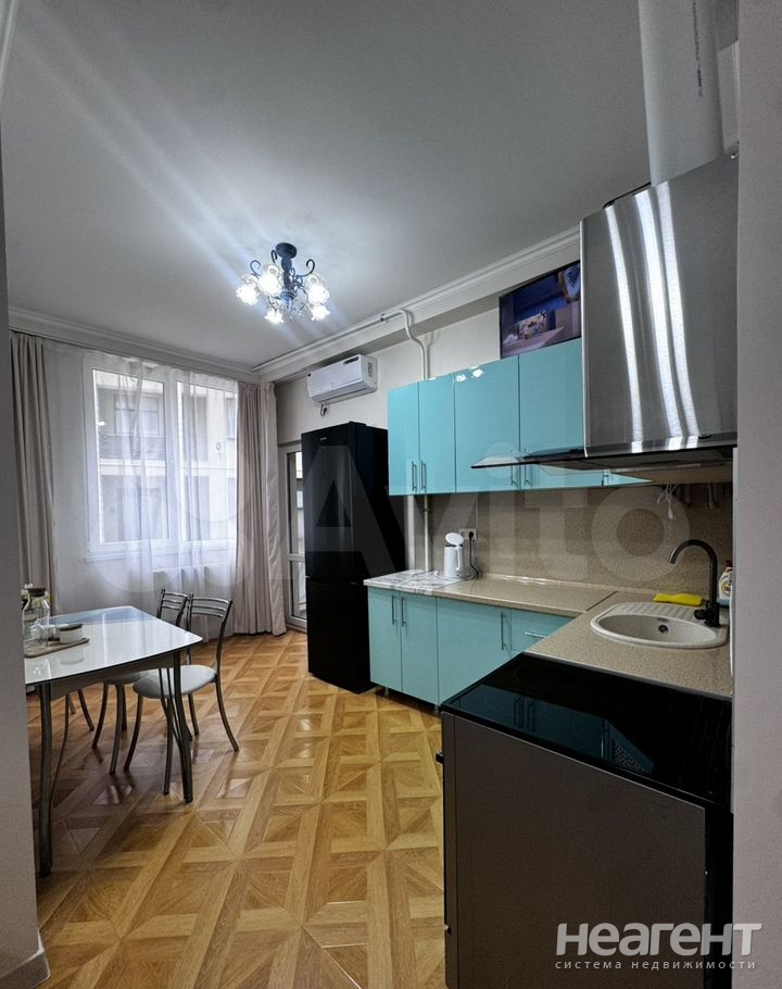 Сдается 1-комнатная квартира, 45 м²