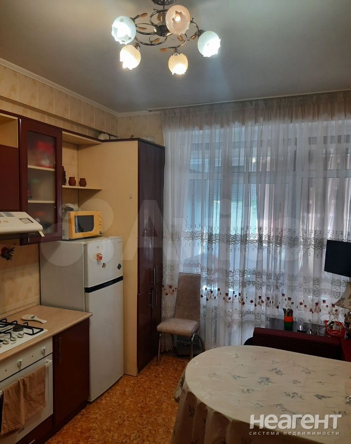 Продается 1-комнатная квартира, 42 м²