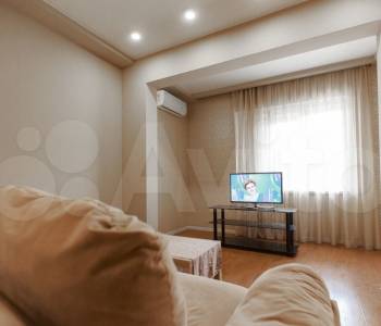 Продается 1-комнатная квартира, 42 м²