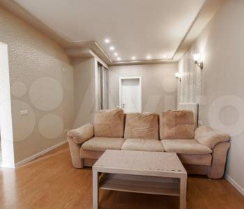 Продается 1-комнатная квартира, 42 м²