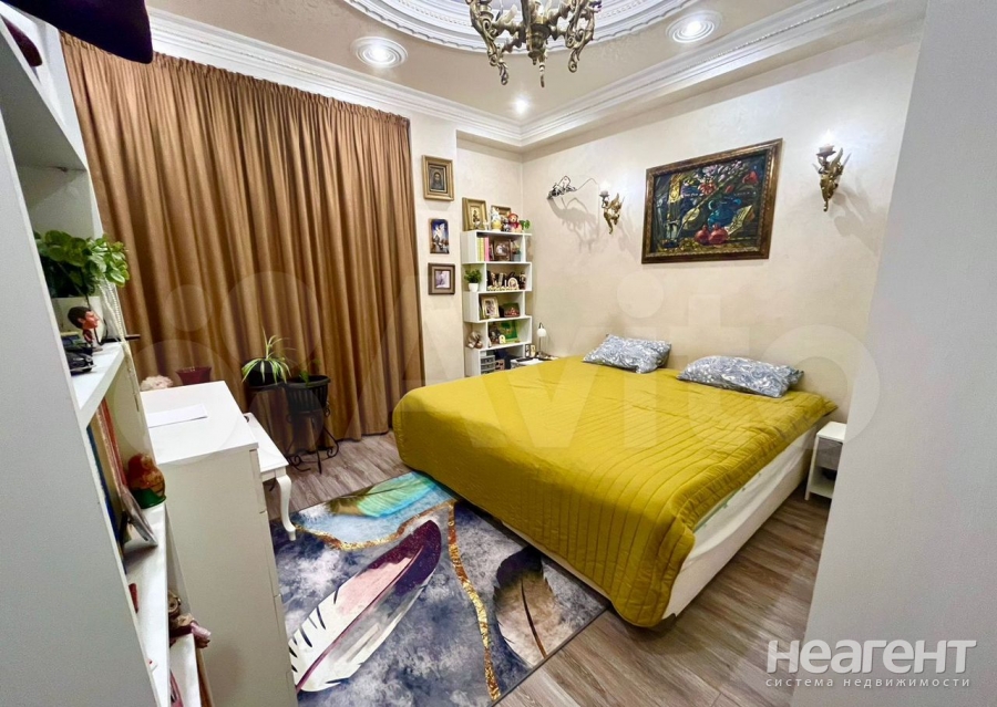 Продается Многокомнатная квартира, 90 м²