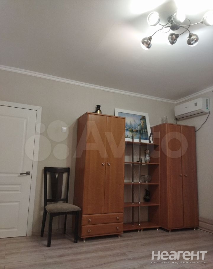 Сдается 1-комнатная квартира, 370 м²