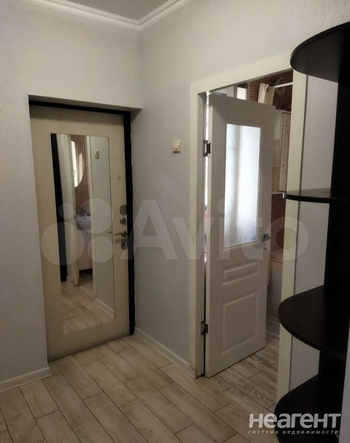 Сдается 1-комнатная квартира, 370 м²