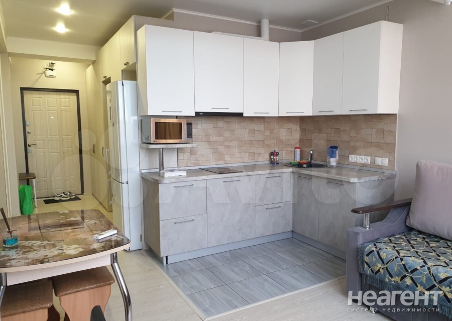 Продается 1-комнатная квартира, 80,8 м²