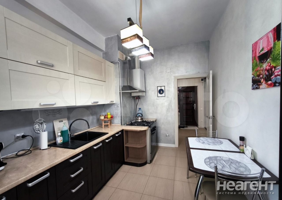 Продается 1-комнатная квартира, 45,6 м²