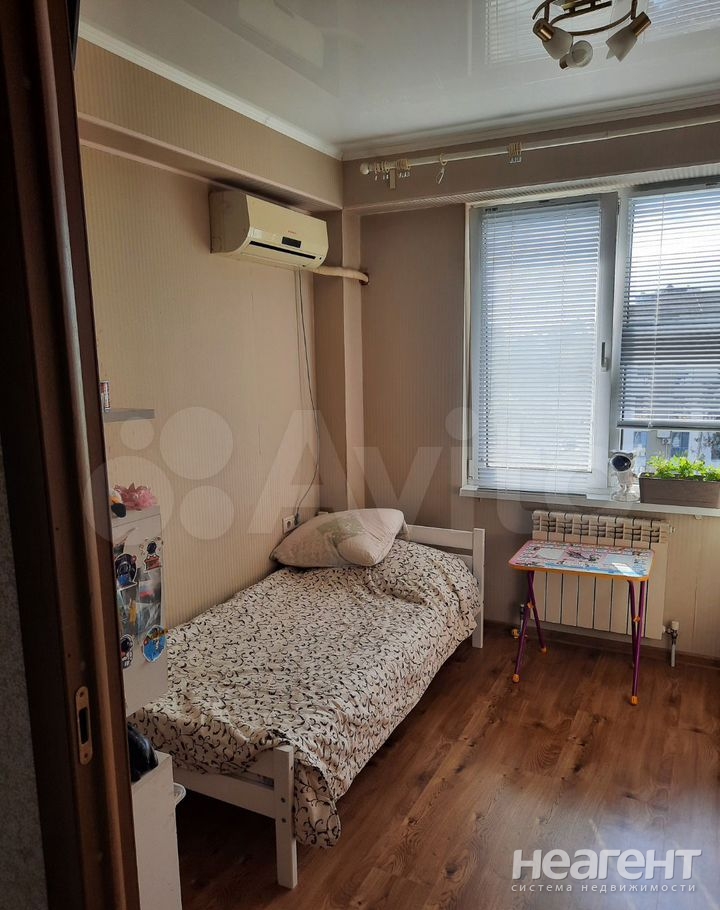 Продается 1-комнатная квартира, 37 м²