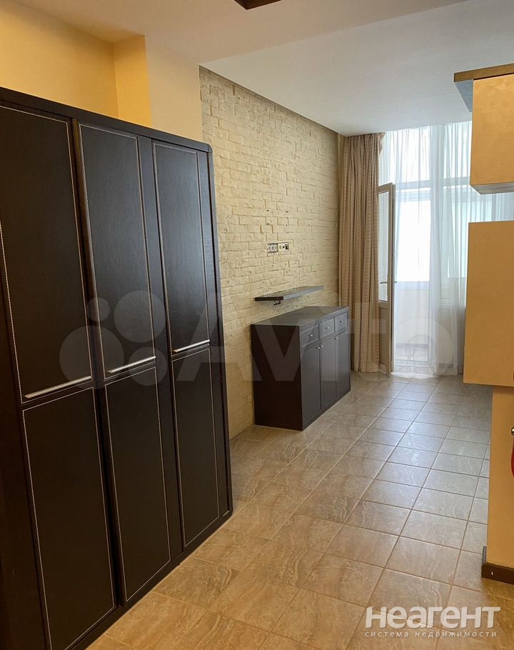 Сдается 1-комнатная квартира, 60 м²