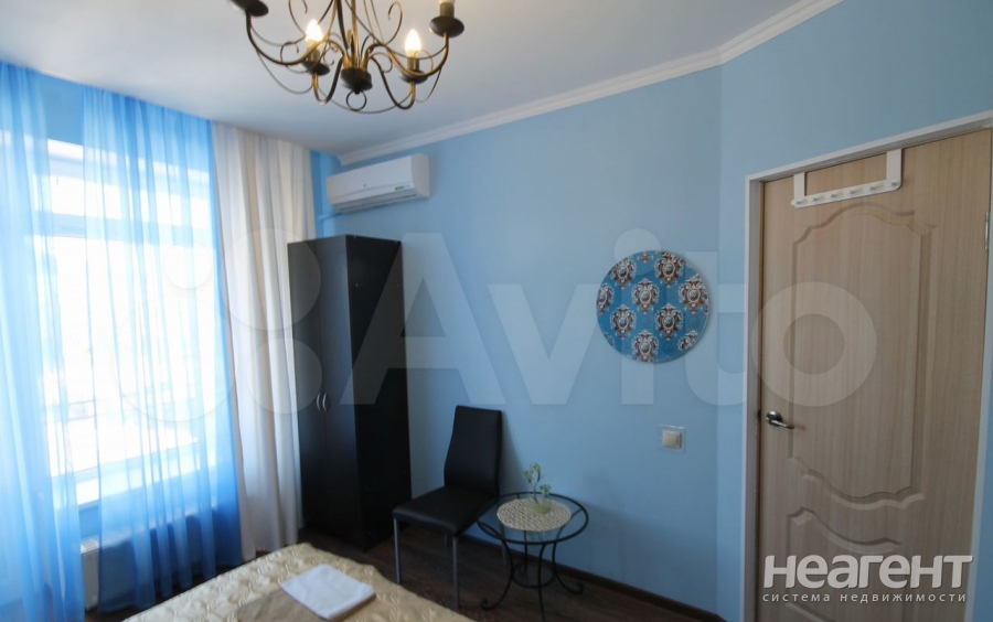 Продается 1-комнатная квартира, 327,2 м²