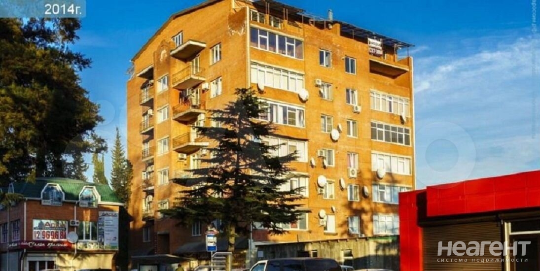 Продается 1-комнатная квартира, 327,2 м²