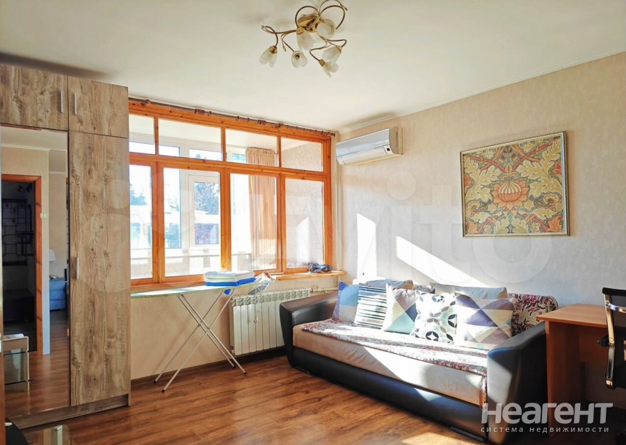 Продается 1-комнатная квартира, 49,8 м²