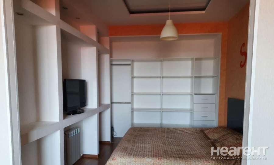 Продается 1-комнатная квартира, 47 м²