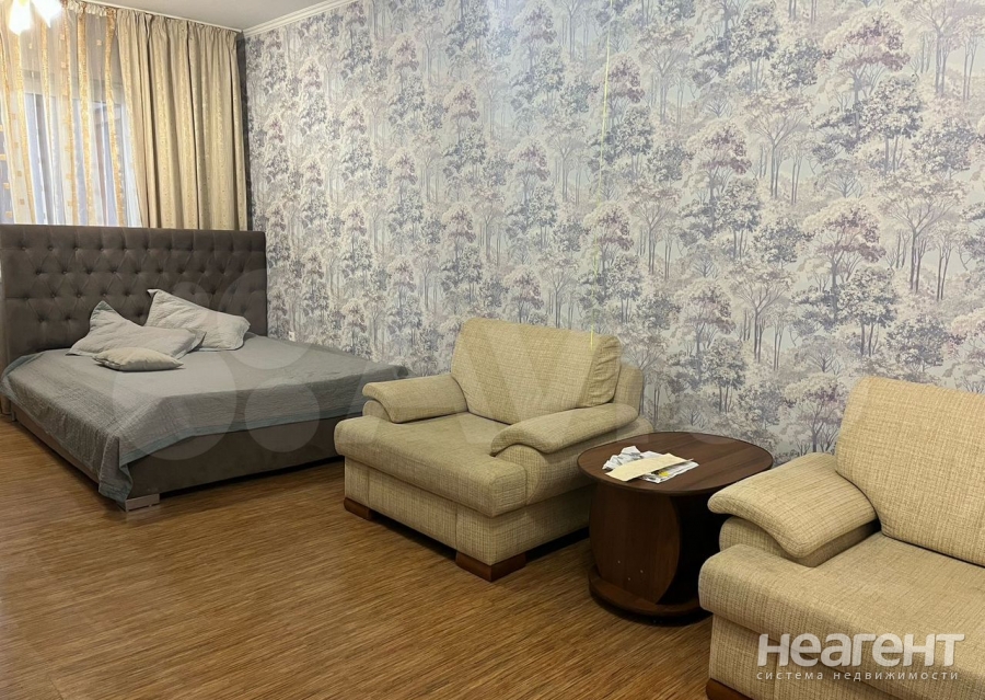 Продается 1-комнатная квартира, 80 м²