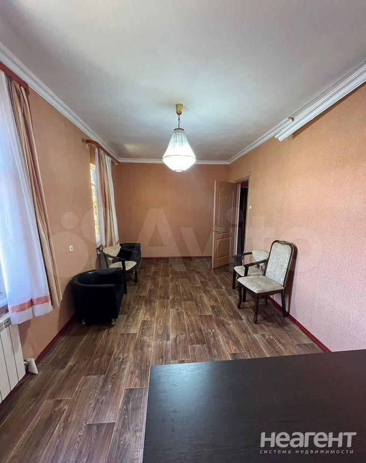 Сдается 1-комнатная квартира, 100 м²